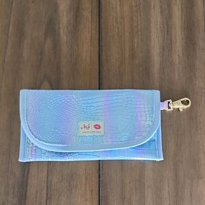 NWT Makeup Junkie Iridescent Gator Sunglass Case With Clip